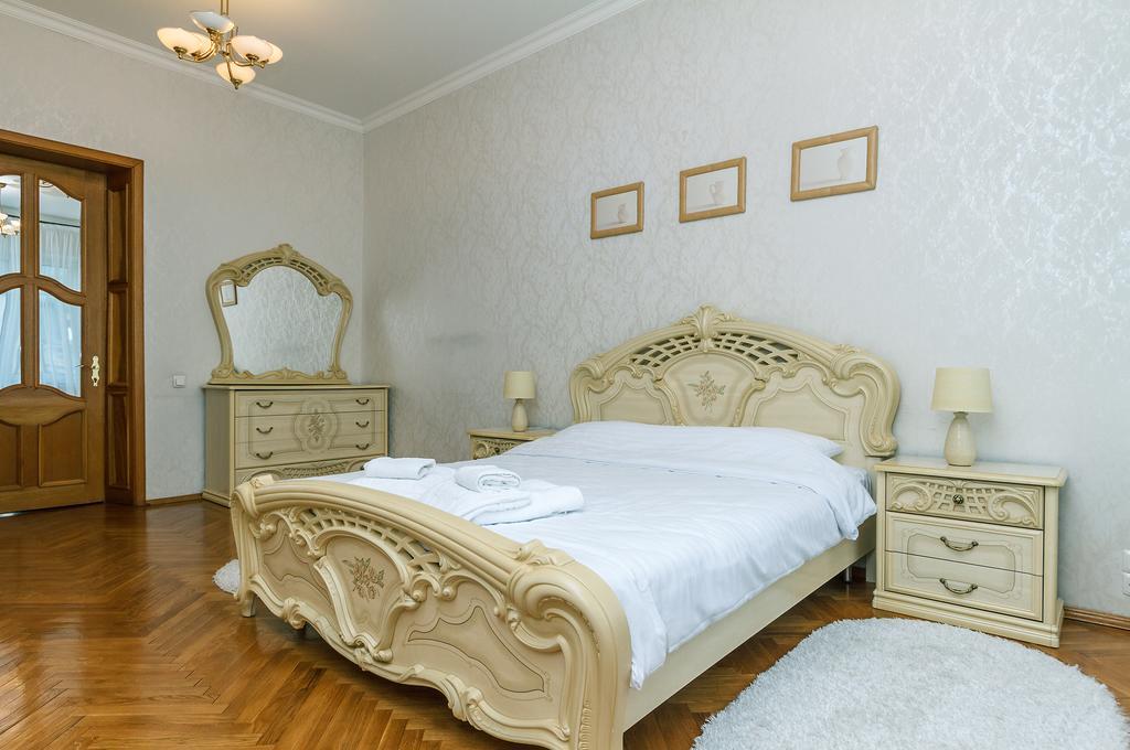 Apartment Arena City Kiev Esterno foto