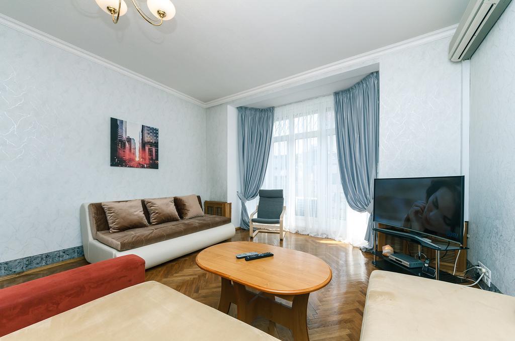 Apartment Arena City Kiev Esterno foto